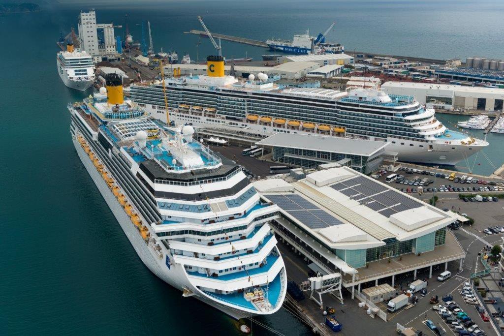 Savona Magnifico Sole Mare 150 M Wifi Climatcontrolアパートメント エクステリア 写真